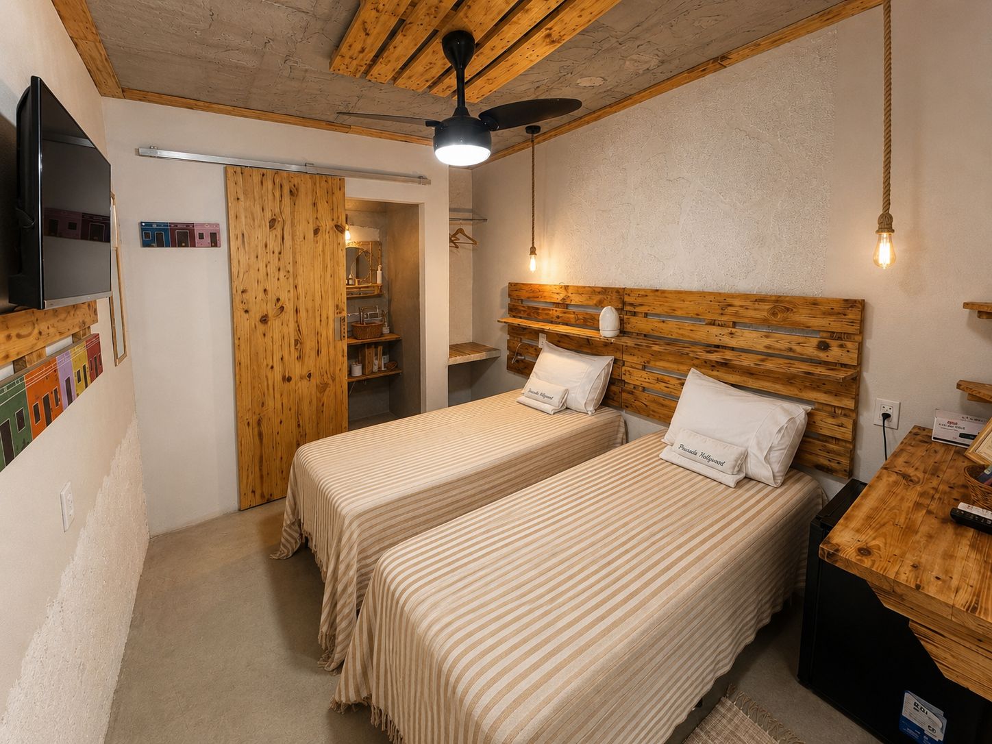 Suíte reformada com teto de madeira, closet, frigobar e ar-condicionado